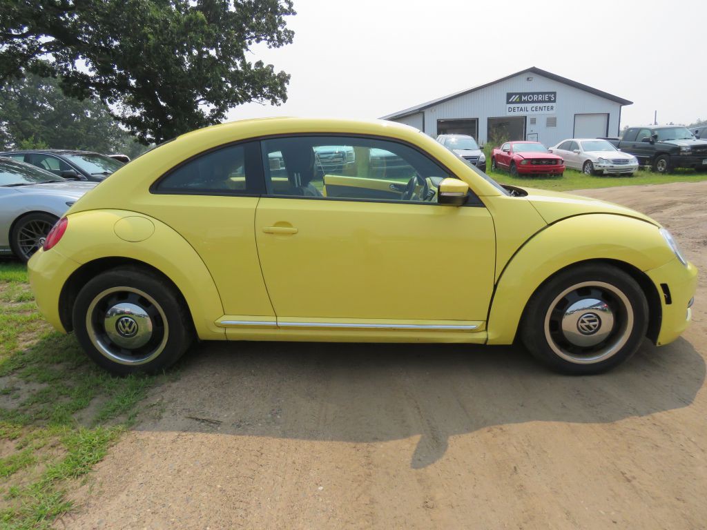 2012 Volkswagen Beetle Image 5