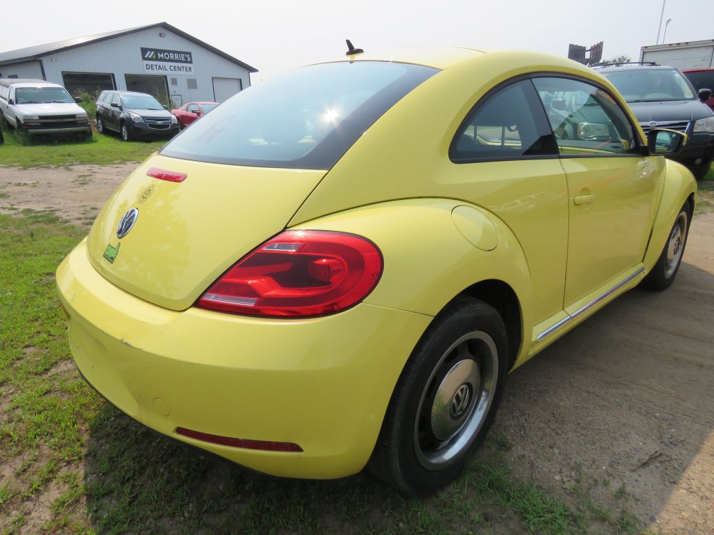 2012 Volkswagen Beetle Image 6