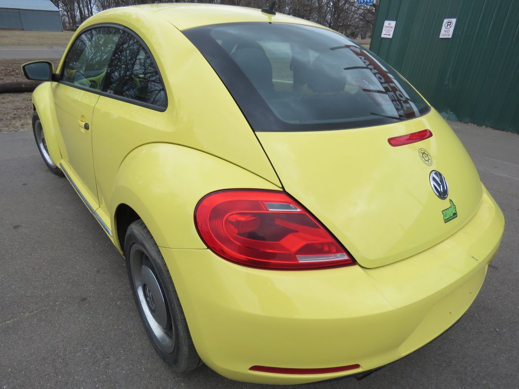 2012 Volkswagen Beetle Image 8