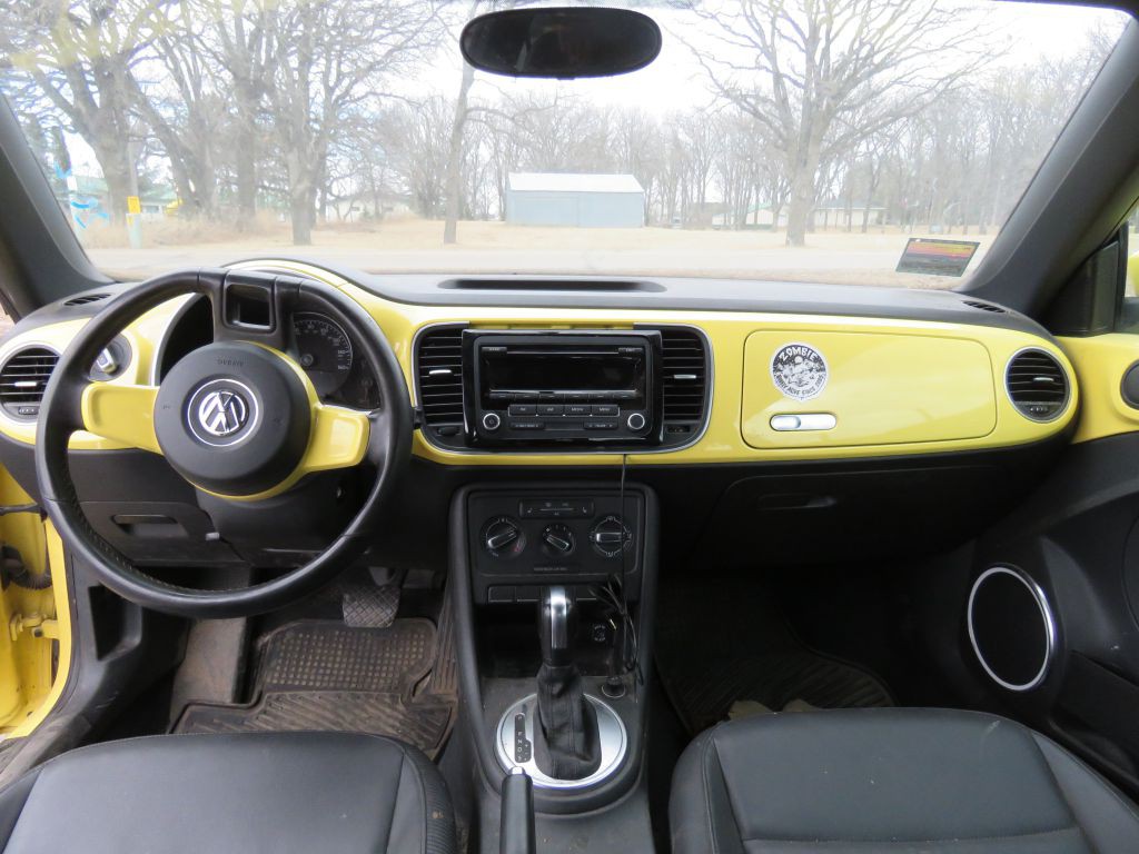 2012 Volkswagen Beetle Image 10