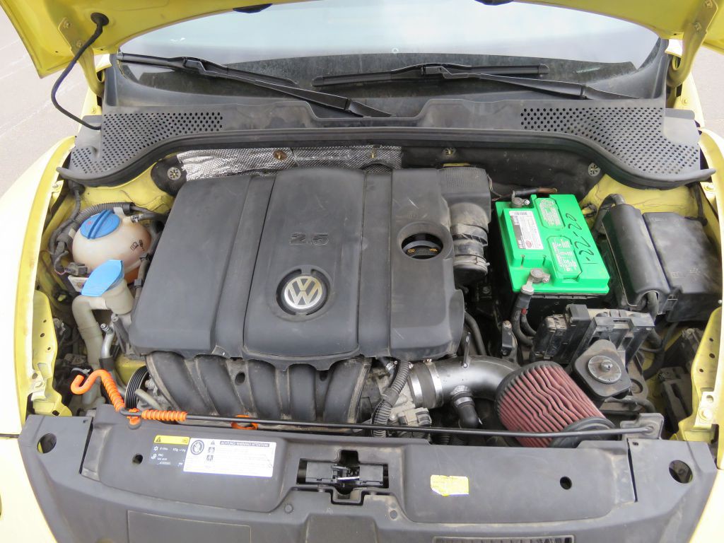2012 Volkswagen Beetle Image 12