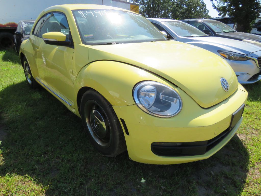 2012 Volkswagen Beetle Image 4