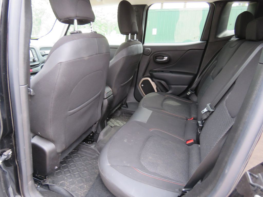 2016 Jeep Renegade Image 12