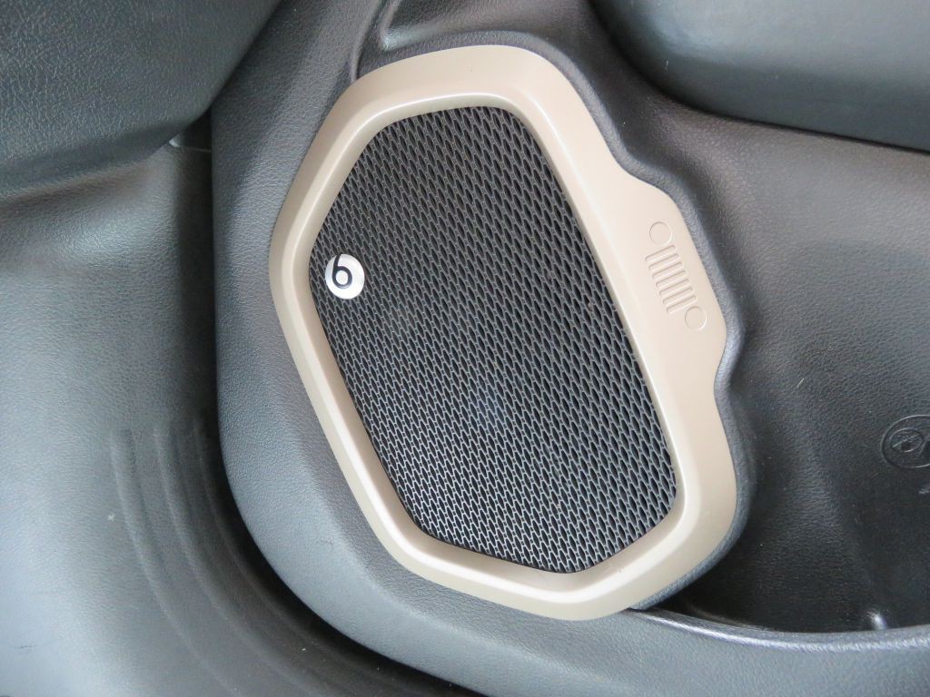 2016 Jeep Renegade Image 16