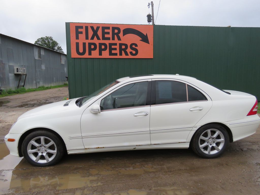2007 Mercedes-Benz C-Class Image 1
