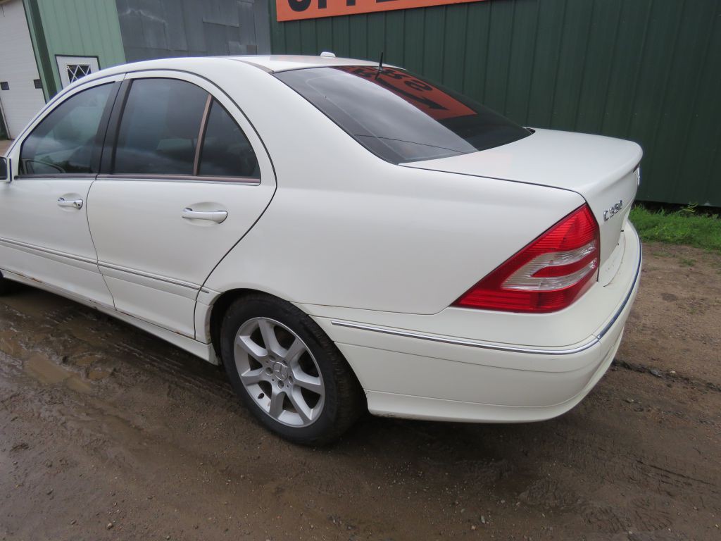 2007 Mercedes-Benz C-Class Image 8