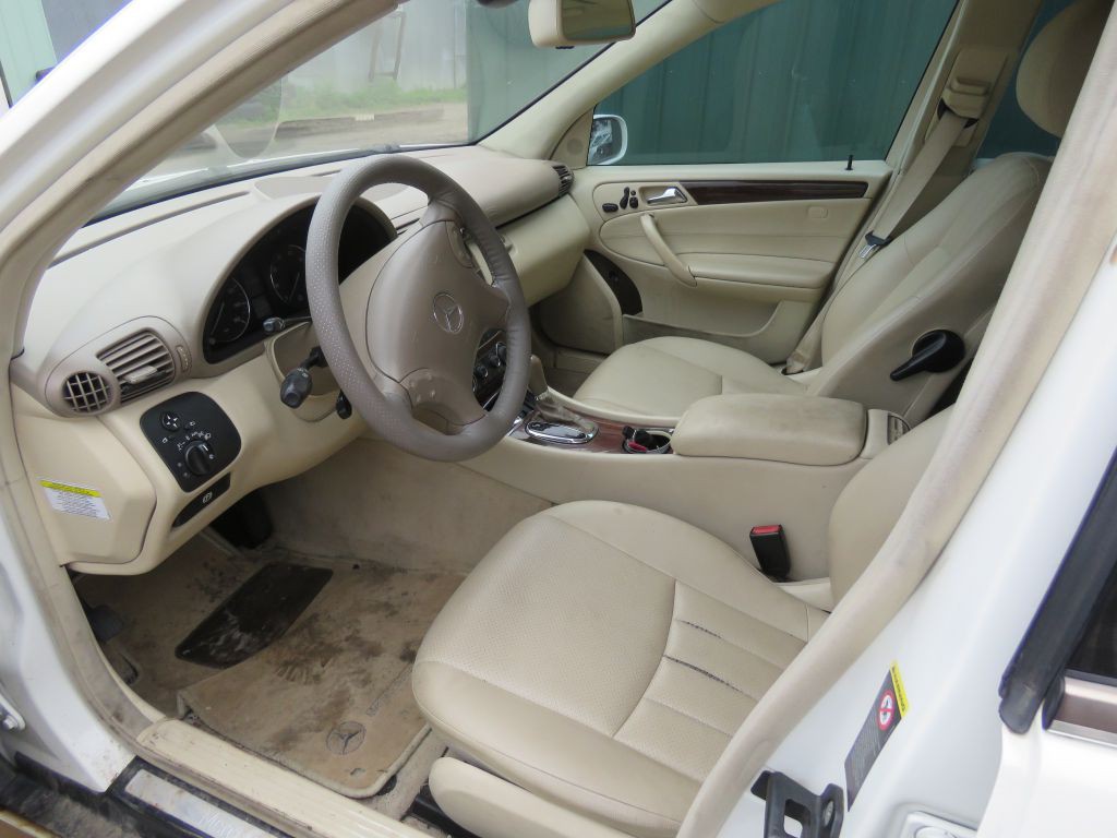 2007 Mercedes-Benz C-Class Image 11