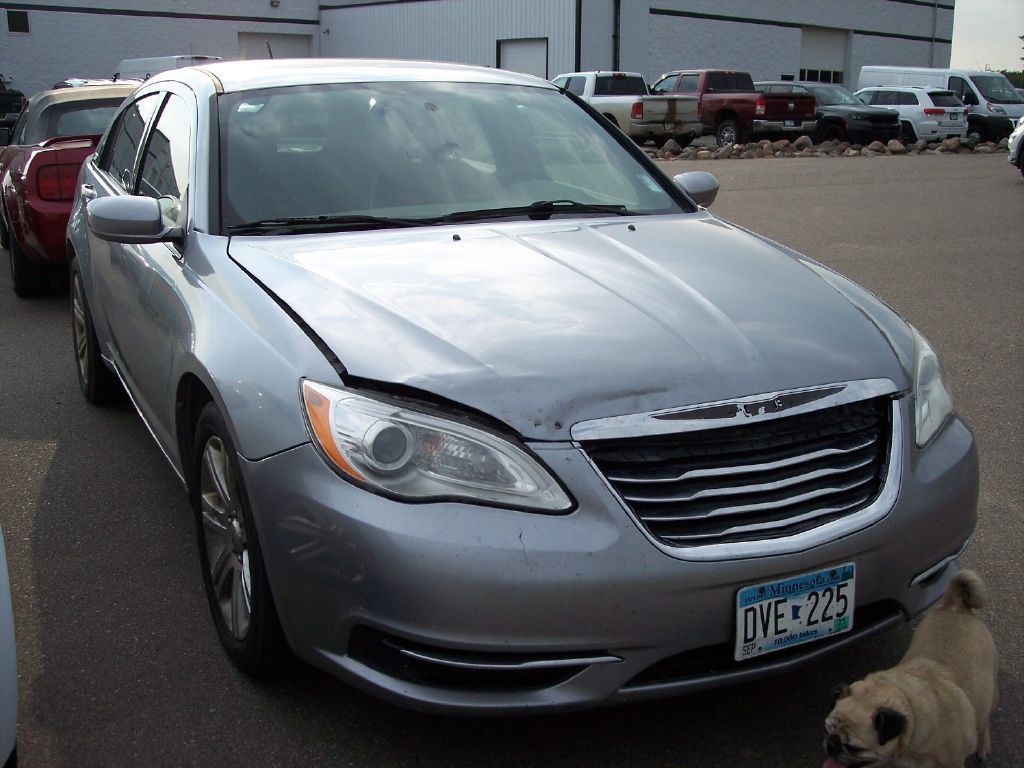 2013 Chrysler 200 Image 4