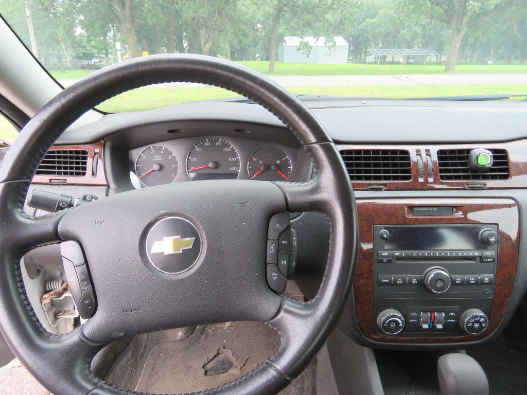 2011 Chevrolet Impala Image 11