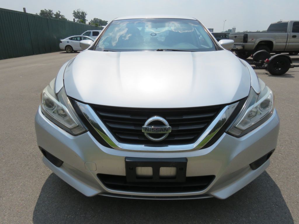 2016 Nissan Altima Image 3