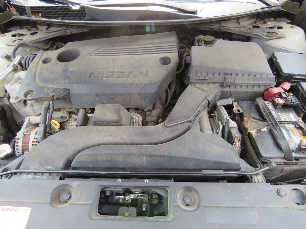 2016 Nissan Altima Image 9
