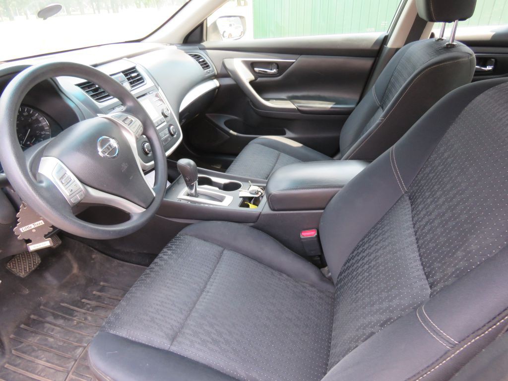 2016 Nissan Altima Image 10