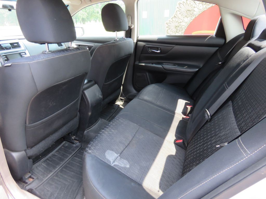2016 Nissan Altima Image 11