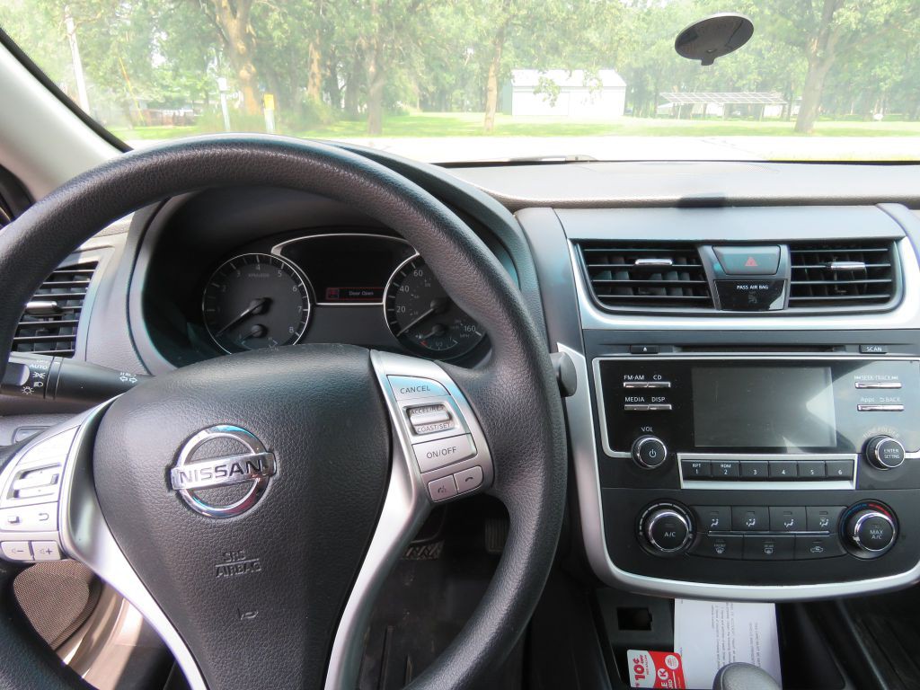 2016 Nissan Altima Image 12
