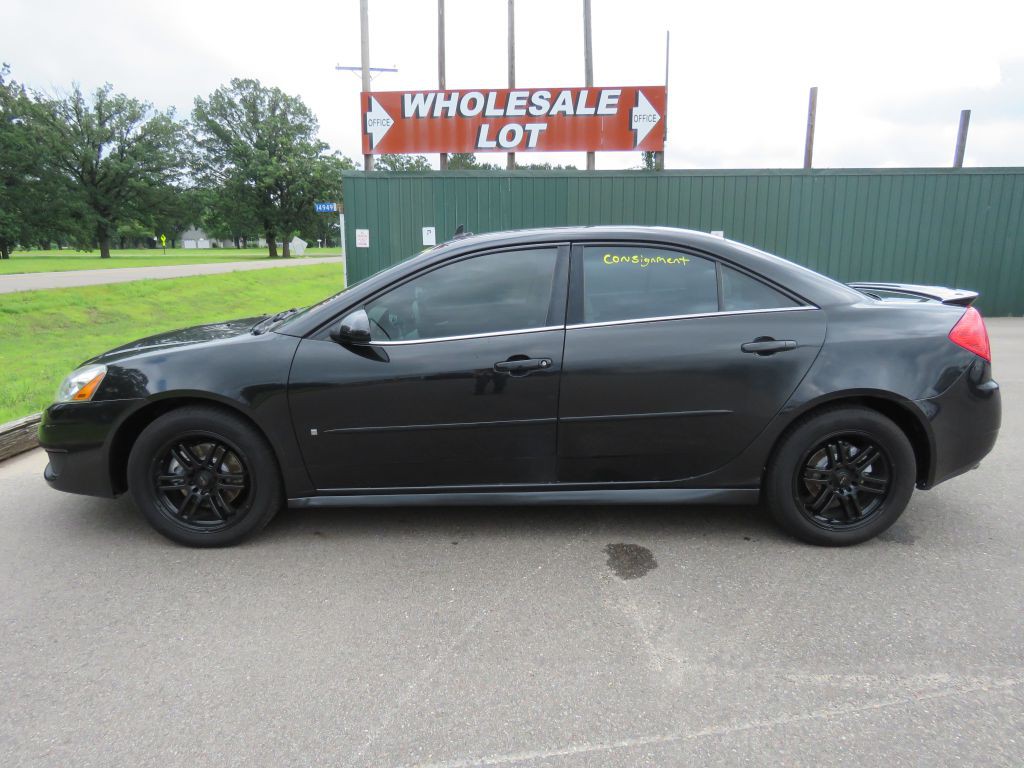 2010 Pontiac G6 Image 1