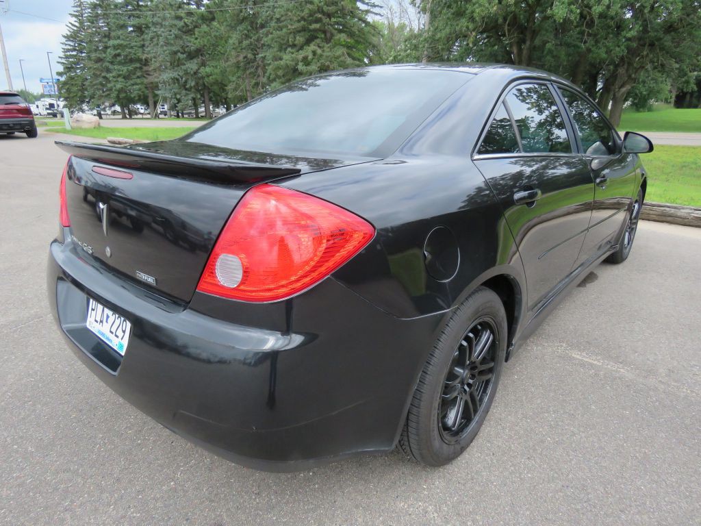 2010 Pontiac G6 Image 6