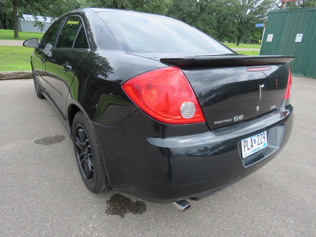 2010 Pontiac G6 Image 8