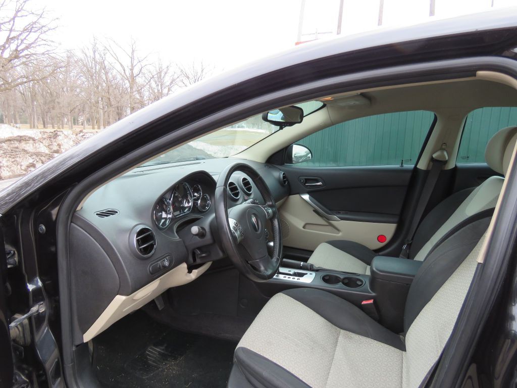 2010 Pontiac G6 Image 9