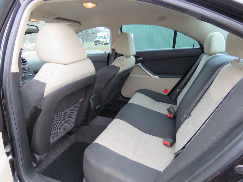 2010 Pontiac G6 Image 10