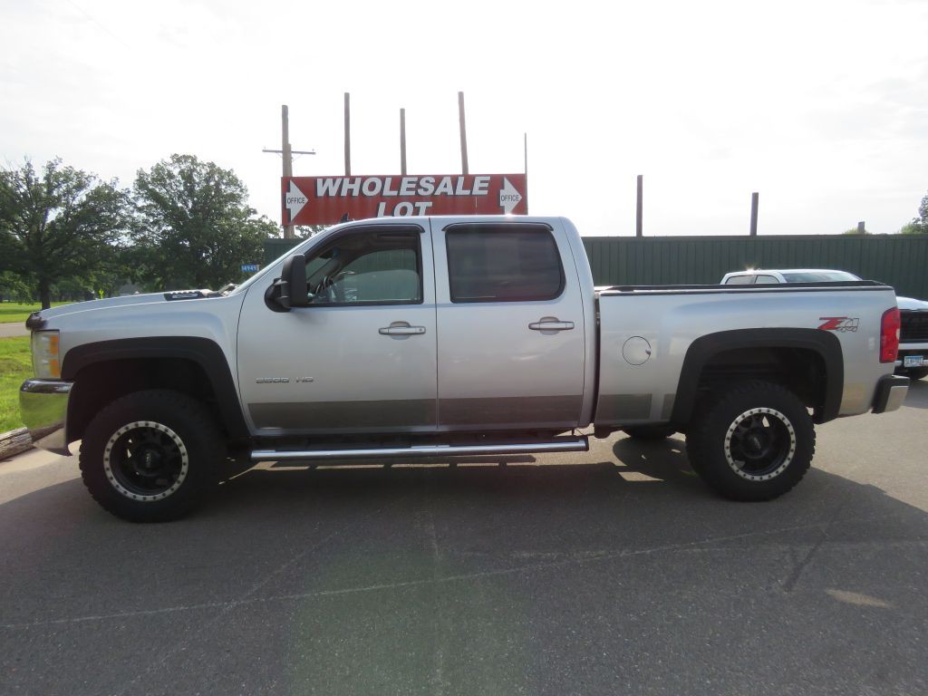 2010 Chevrolet Silverado 1500 Image 1