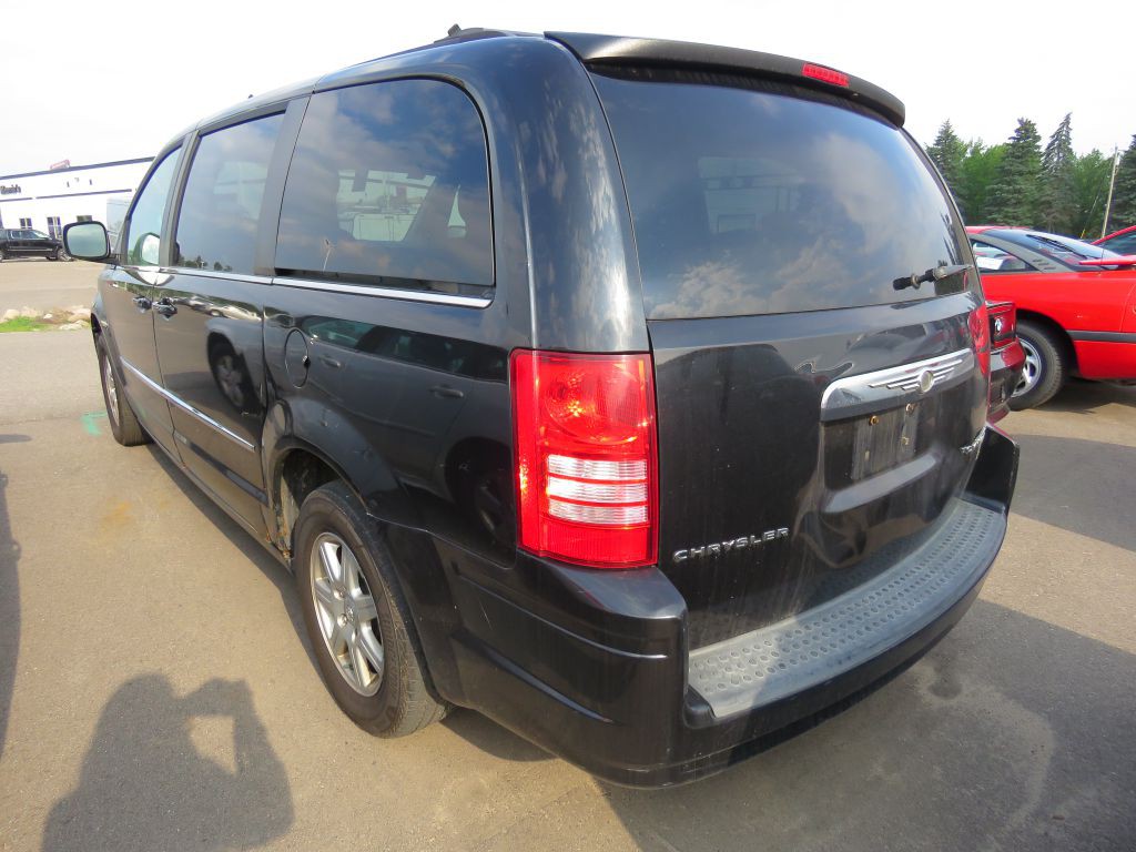 2010 Chrysler Town & Country Image 5