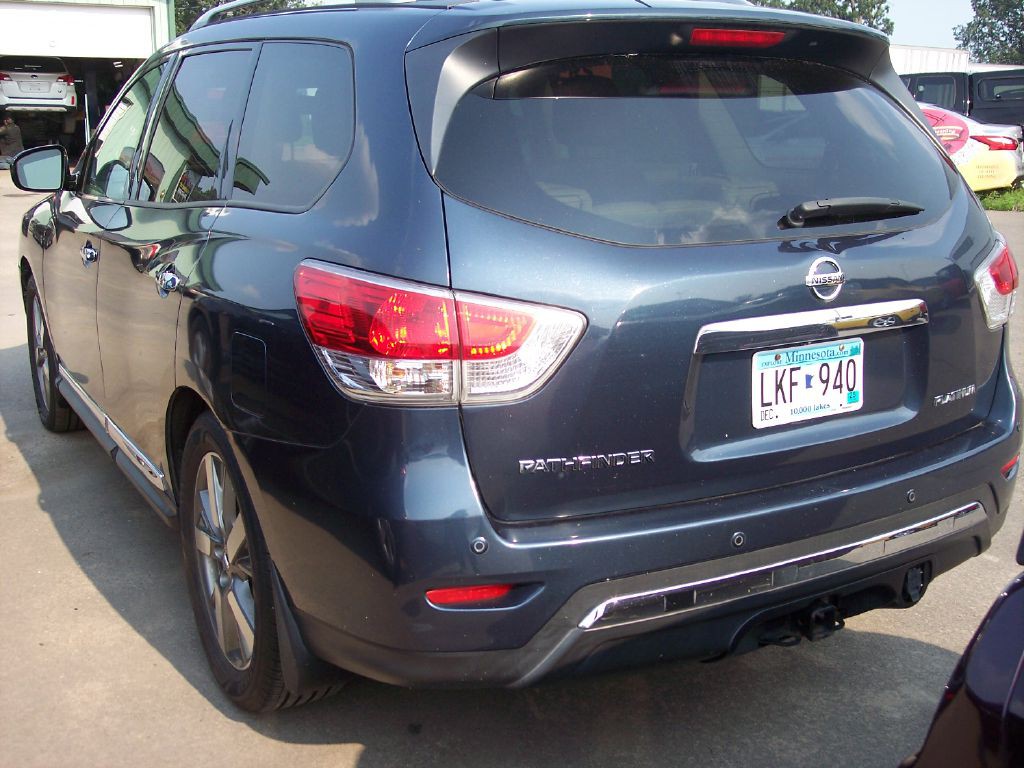 2015 Nissan Pathfinder Image 2