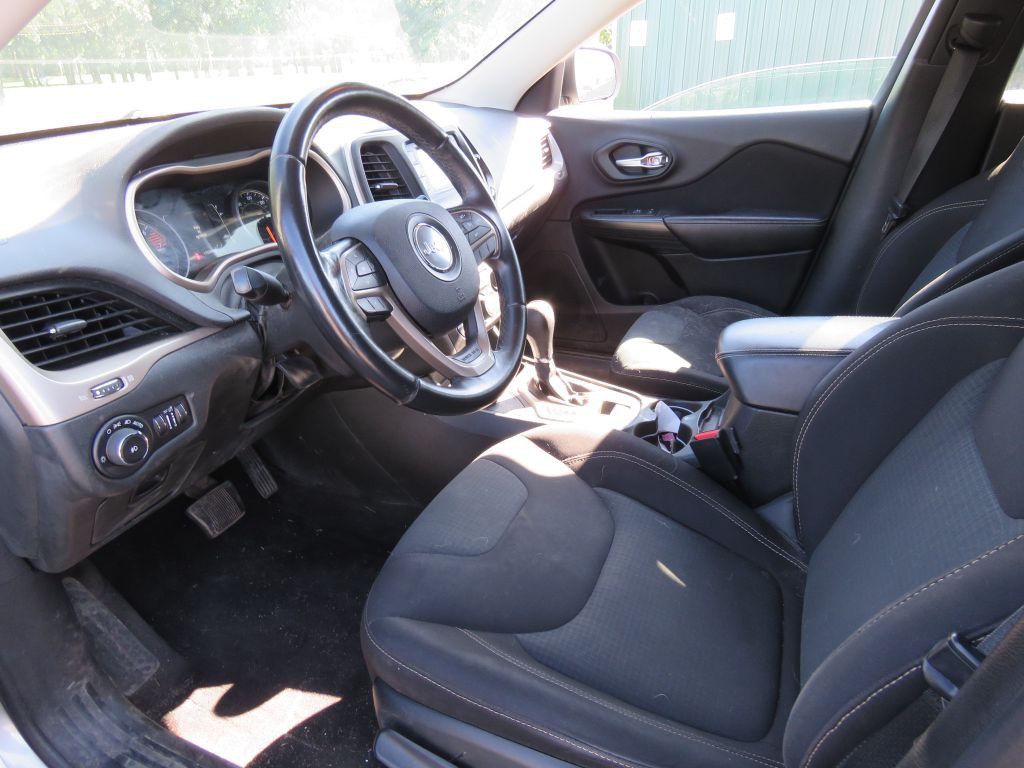 2016 Jeep Cherokee Image 11