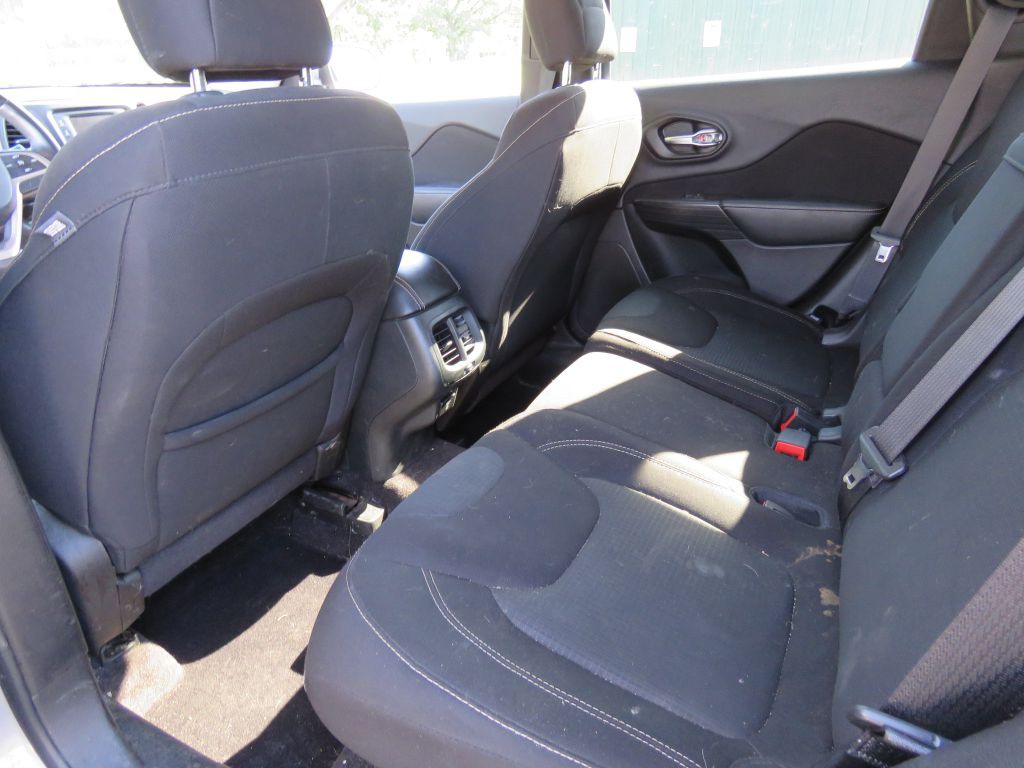 2016 Jeep Cherokee Image 12