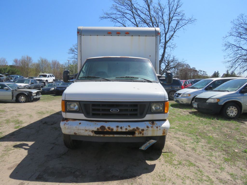 2003 Ford Econoline Image 3