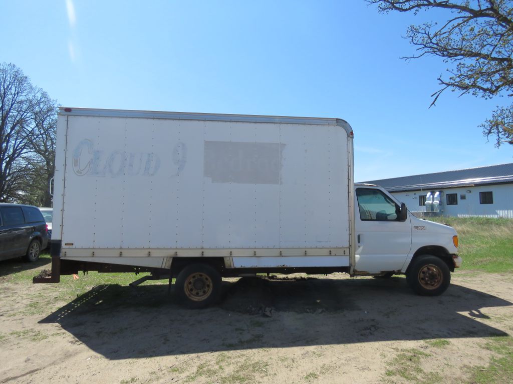 2003 Ford Econoline Image 6