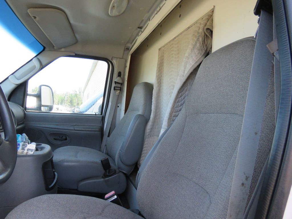 2003 Ford Econoline Image 10