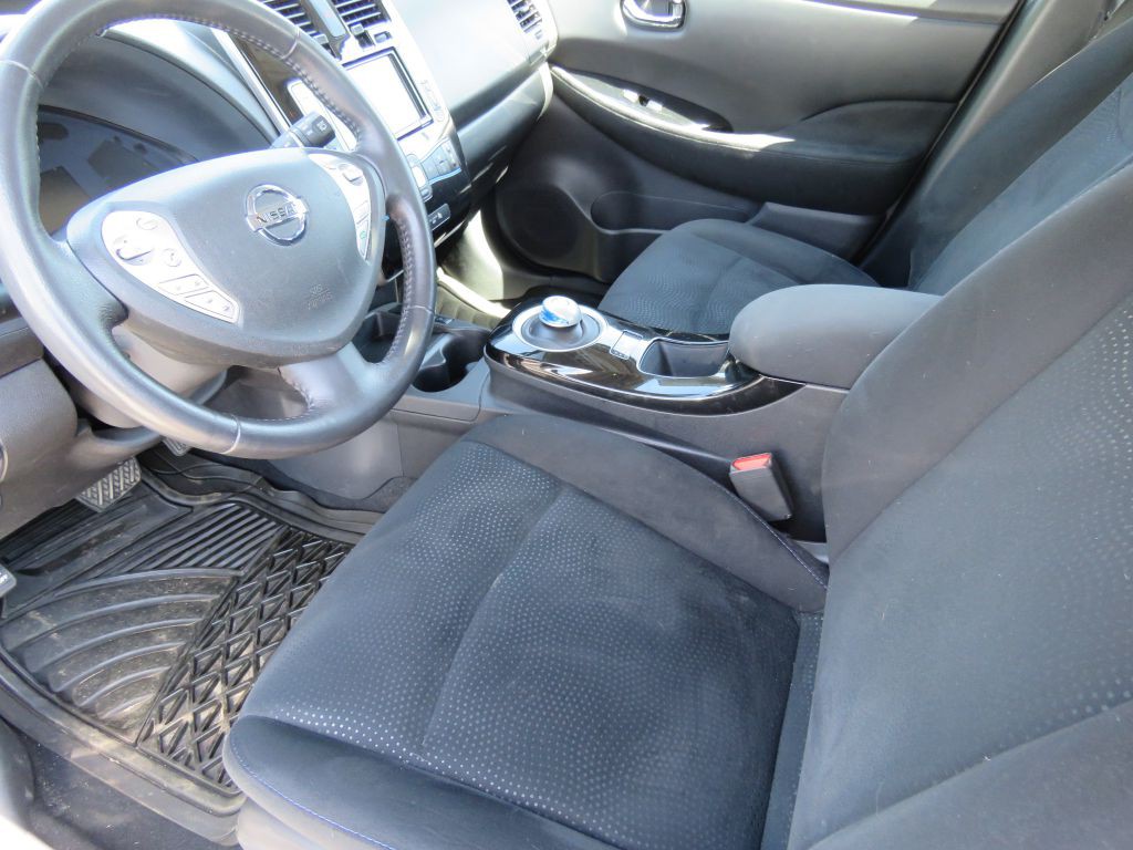 2016 Nissan Leaf Image 10
