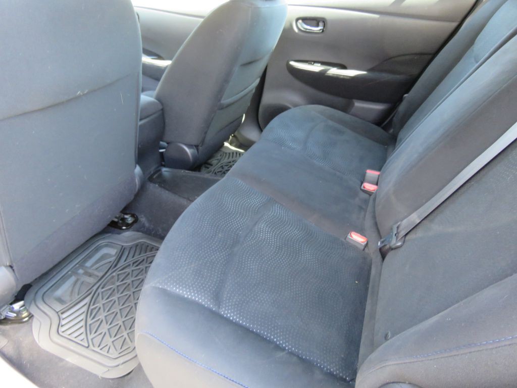 2016 Nissan Leaf Image 11