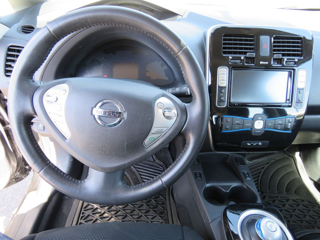 2016 Nissan Leaf Image 12