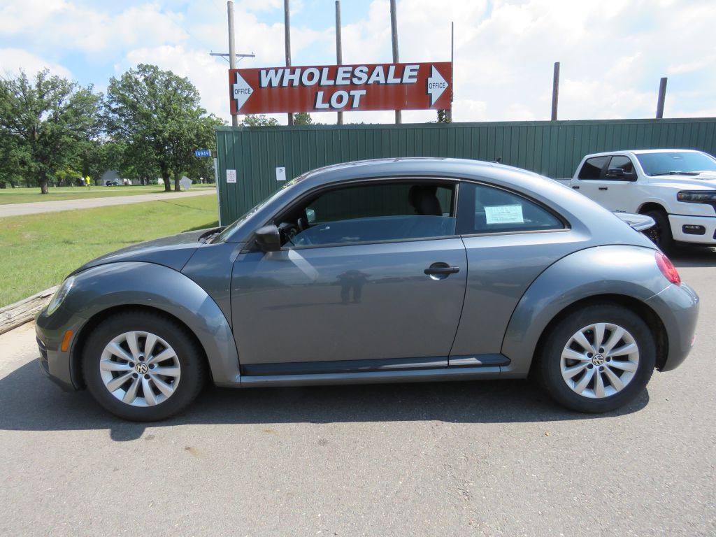 2017 Volkswagen Beetle Image 1