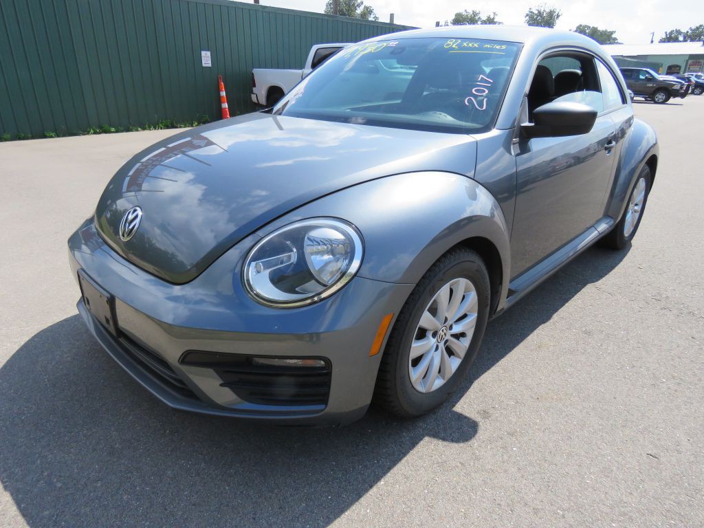 2017 Volkswagen Beetle Image 2