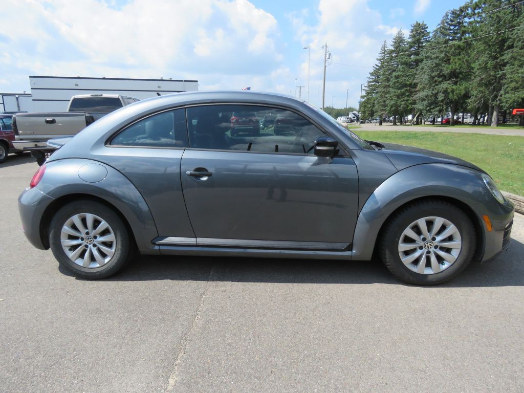 2017 Volkswagen Beetle Image 5