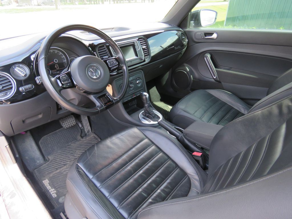 2017 Volkswagen Beetle Image 9