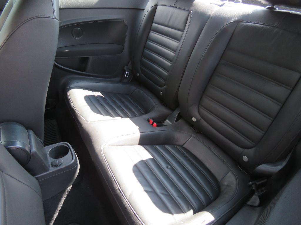 2017 Volkswagen Beetle Image 11