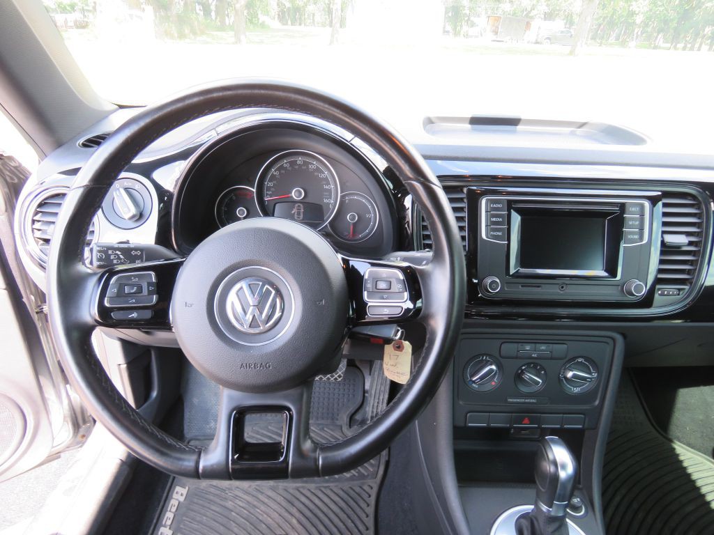 2017 Volkswagen Beetle Image 12