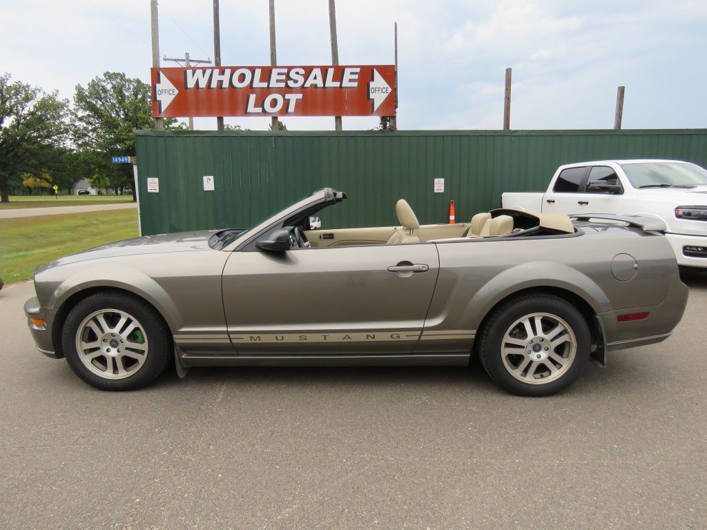 2005 Ford Mustang Image 2