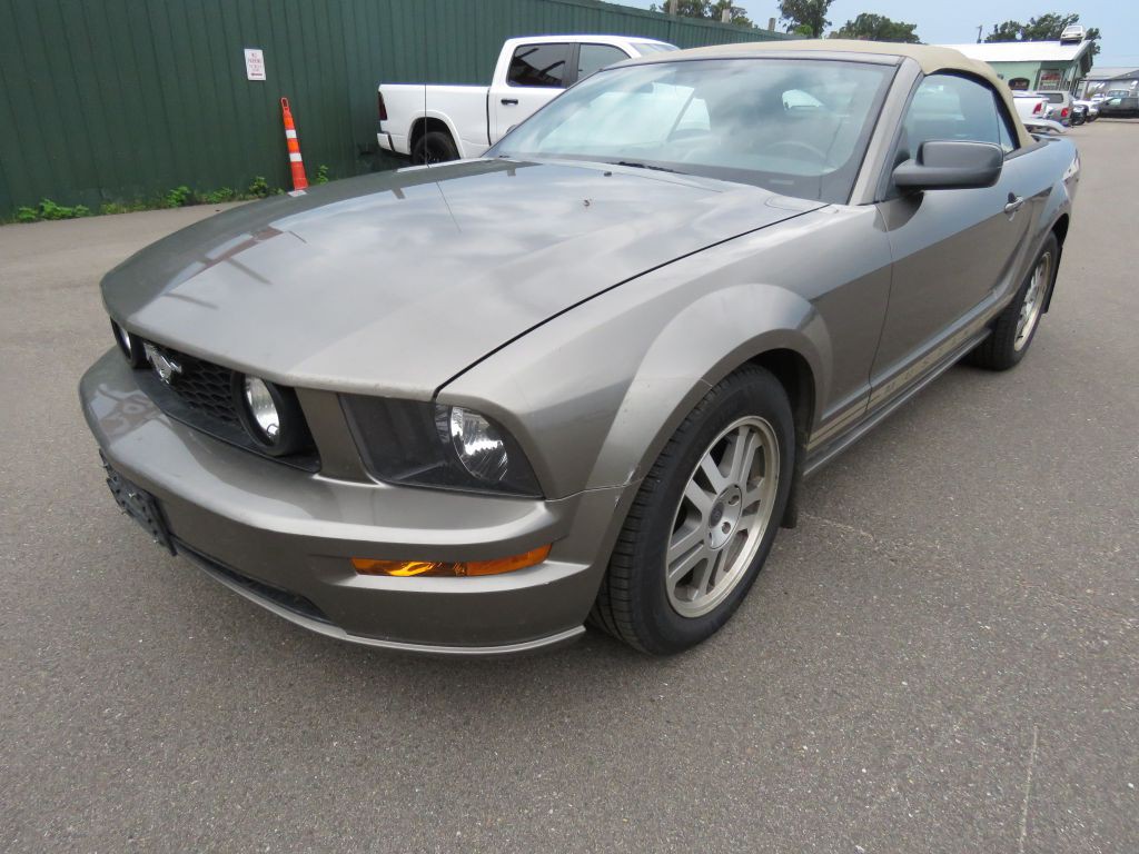 2005 Ford Mustang Image 3