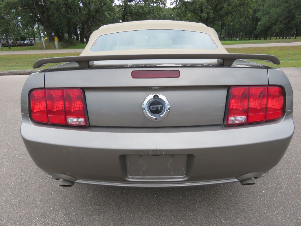 2005 Ford Mustang Image 8