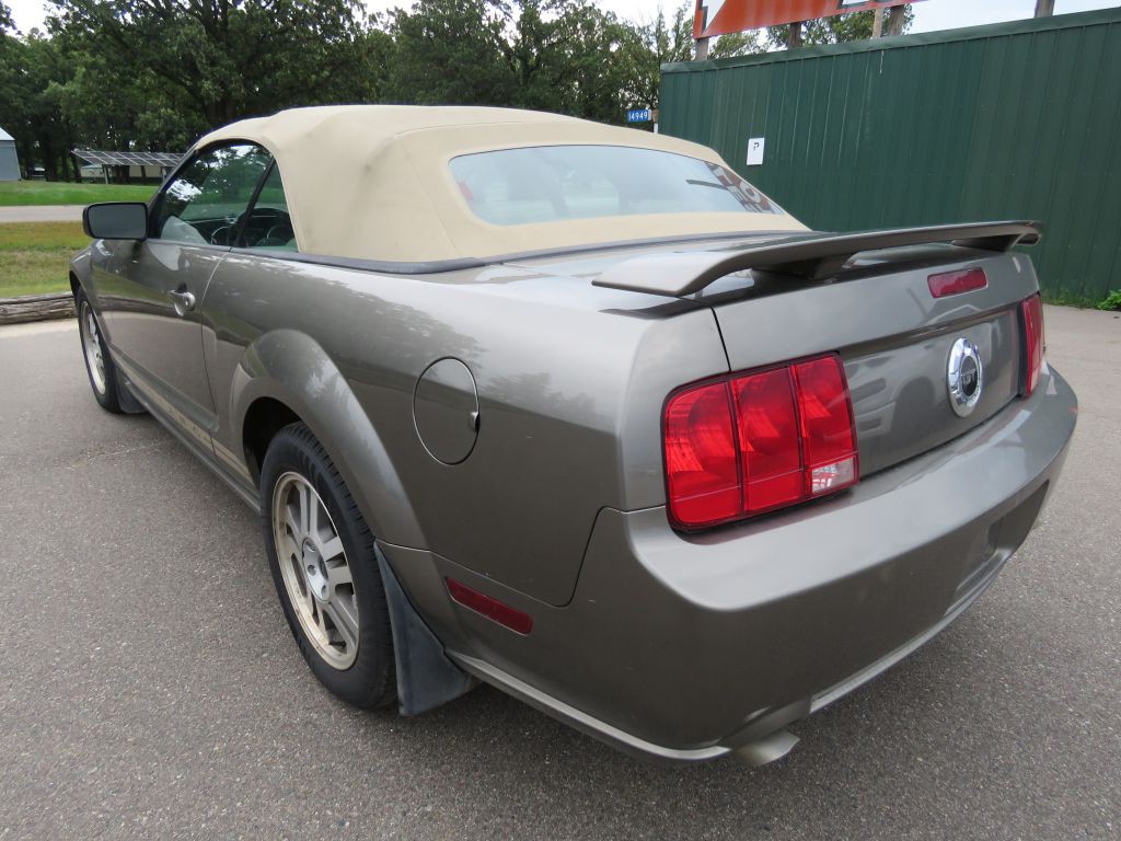 2005 Ford Mustang Image 9