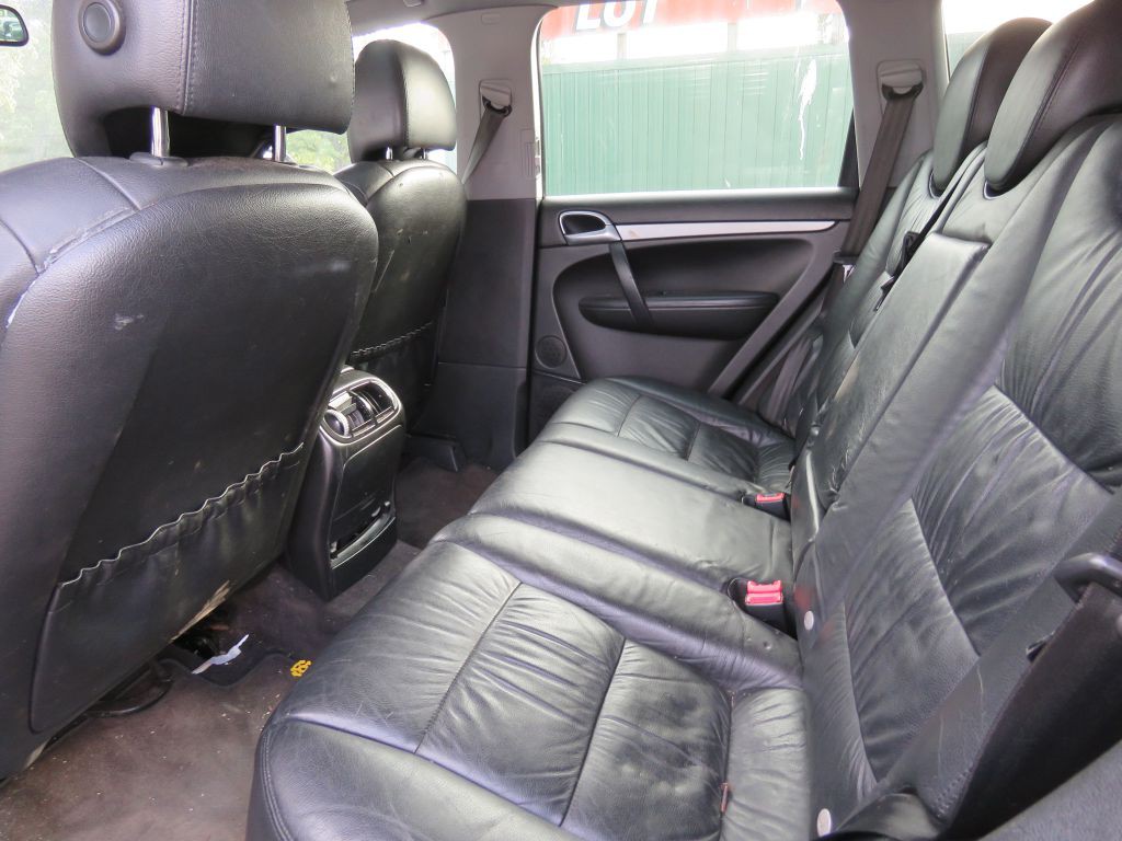 2005 Porsche Cayenne Image 10