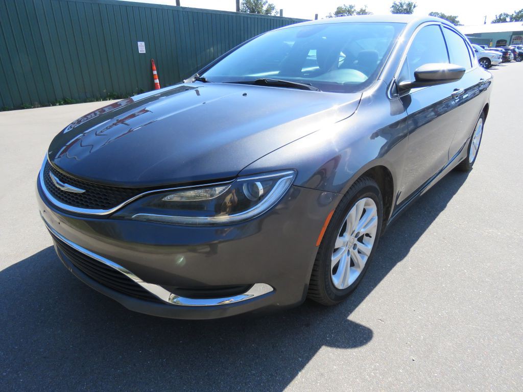 2016 Chrysler 200 Image 2