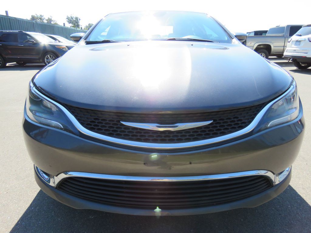 2016 Chrysler 200 Image 3