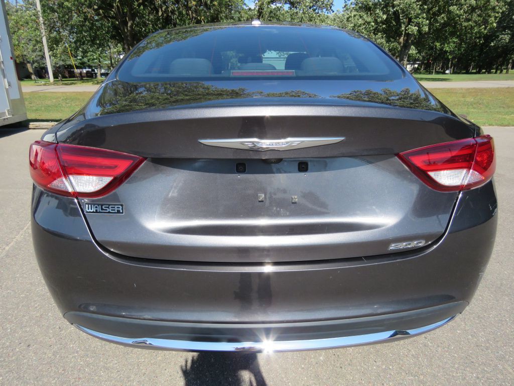 2016 Chrysler 200 Image 7
