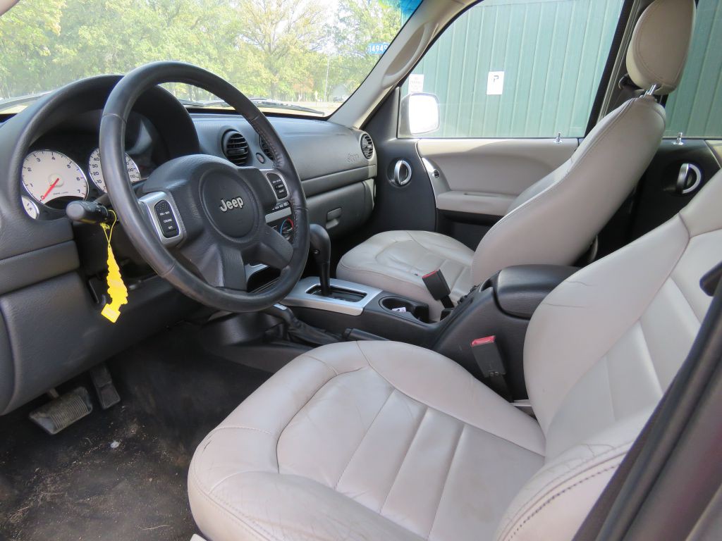 2003 Jeep Liberty Image 12