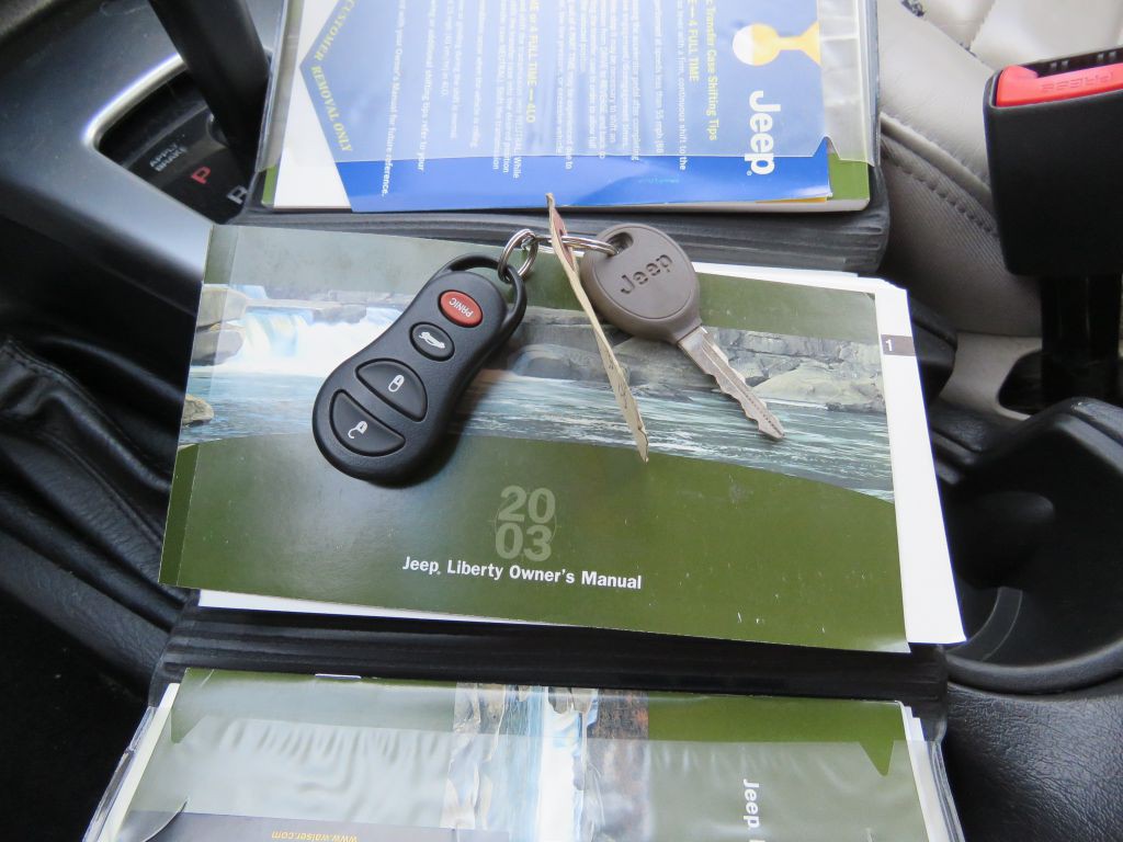 2003 Jeep Liberty Image 16